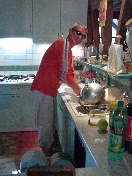 Photo315.jpg - et avec le sourire s'il-vous-plaît;
les lunettes, c'est pour mieux repérer les taches...