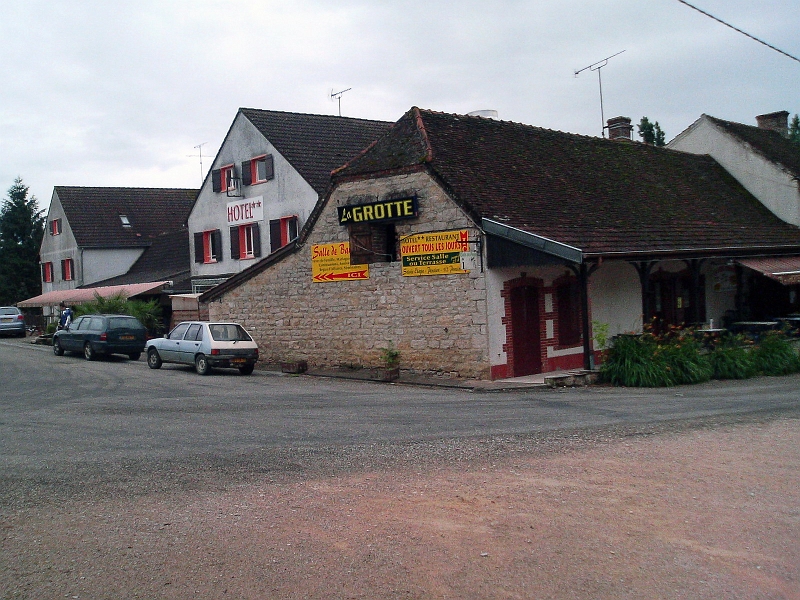 Photo316.jpg - Hôtel pas-très-proche du circuit.
Cette photo pour se souvenir de na pas y retourner ...